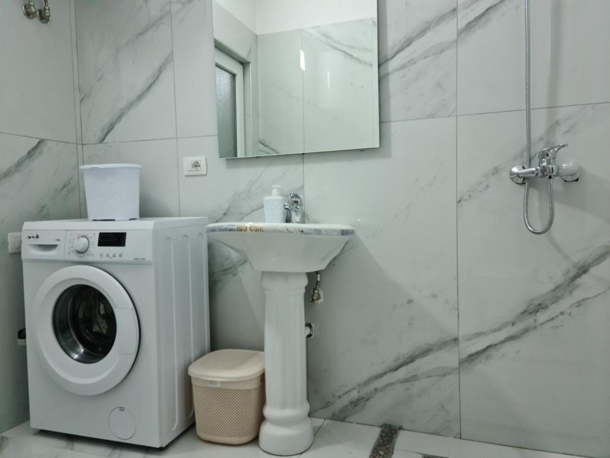 Apartment Black'n White Vlore
