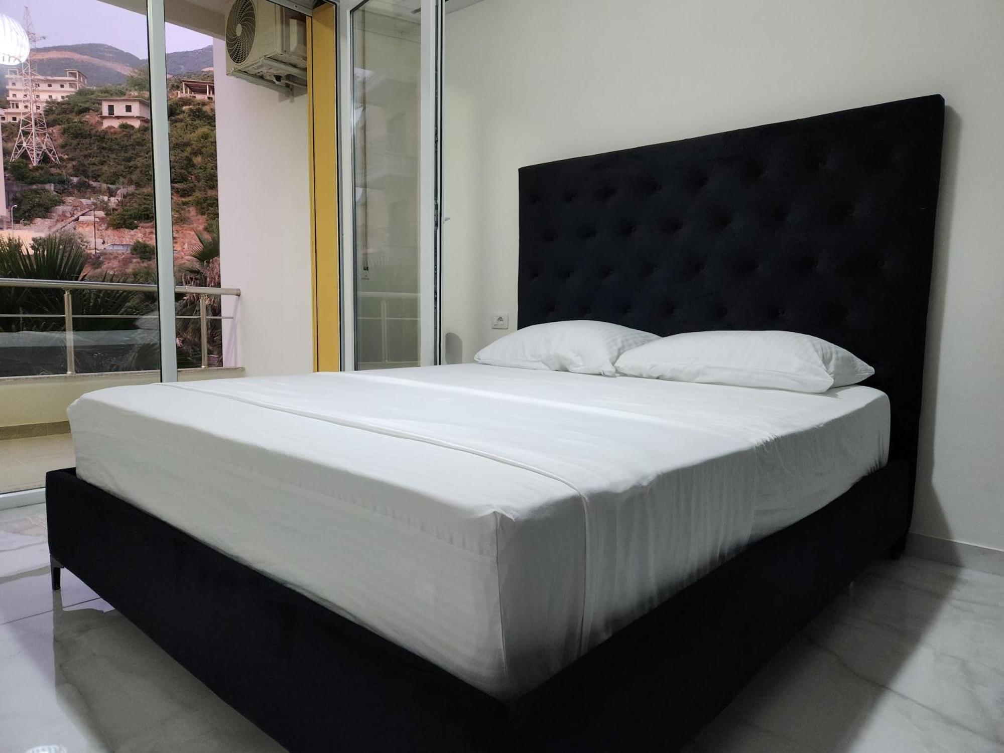 Black'n White Apartment *